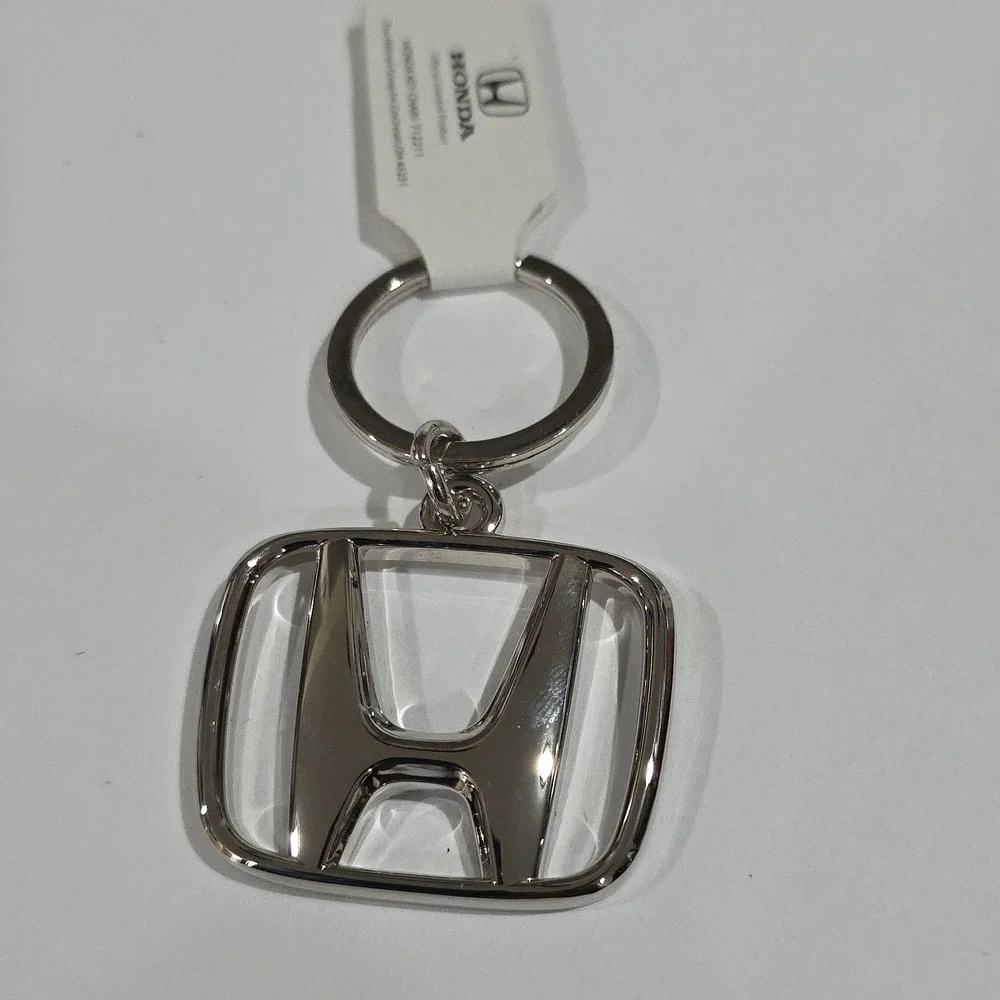 Honda Silver-Tone Keychain – Car Logo Accessory for Men & Women - Unisex